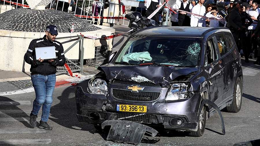 Автомобиль сбил группу пешеходов в центре Иерусалима<br />
