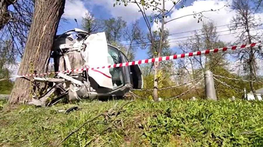 BMW X6 из свадебного кортежа попал в аварию в Москве<br />
