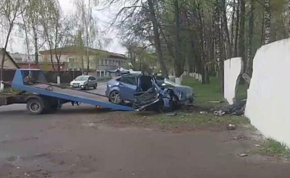 В Курске водитель уходил от погони ДПС, врезался в бетонный забор и погиб