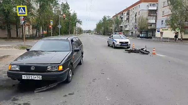 Мотоциклист и его пассажир пострадали в Дзержинске после столкновения с иномаркой