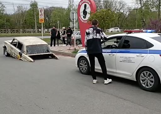 В Ставрополе задержали водителя, катавшегося по городу на «шестёрке» без задних колёс