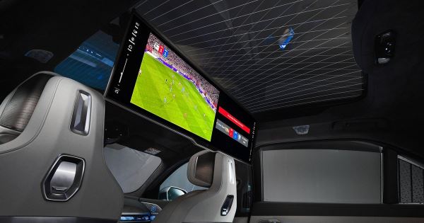 Футбольные матчи Бундеслиги теперь показывают в машинах BMW