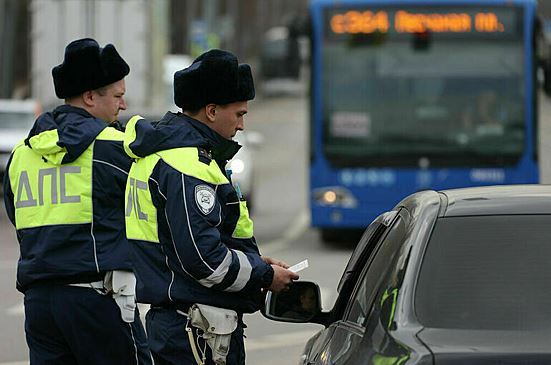 В Новгородской области перевернулся пассажирский микроавтобус