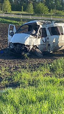 Микроавтобус влетел в грузовик: смертельное ДТП произошло в Ростовской области