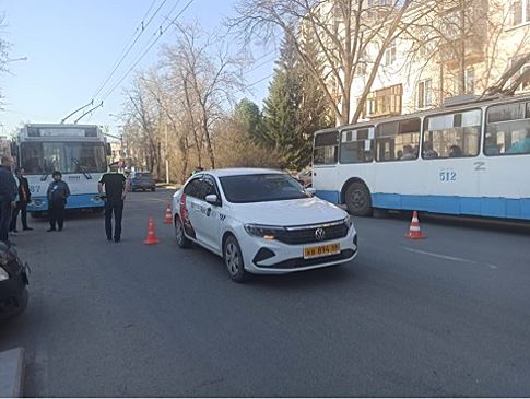 На Уралмаше 12-летнюю девочку сбила машина "Яндекс.Такси"