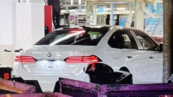 Новый BMW 5 серии: шпионские фото слили в сеть